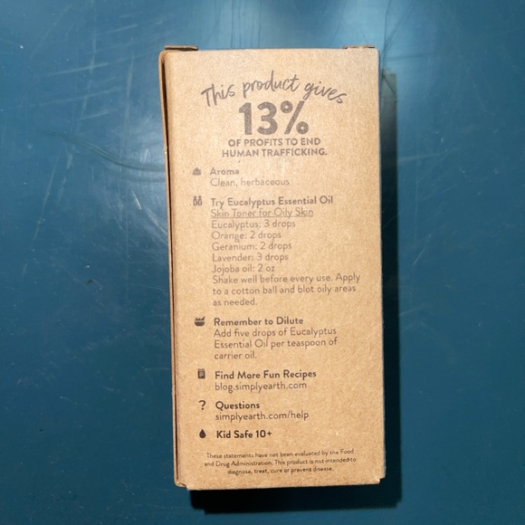 Simply Earth Eucalyptus Essential Oil - Picture 6 of 6